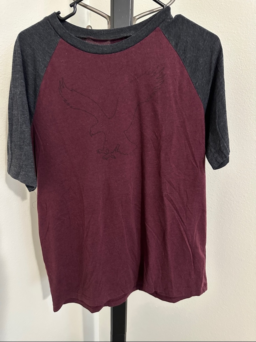 American Eagle Outfitters Men's Raglan Tee in Burgundy and Charcoal